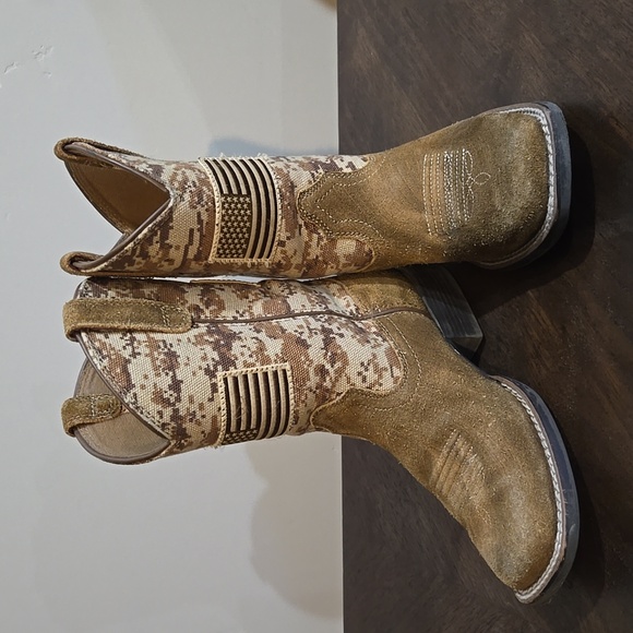 Ariat Boys Camo Style Boots - Picture 1 of 5